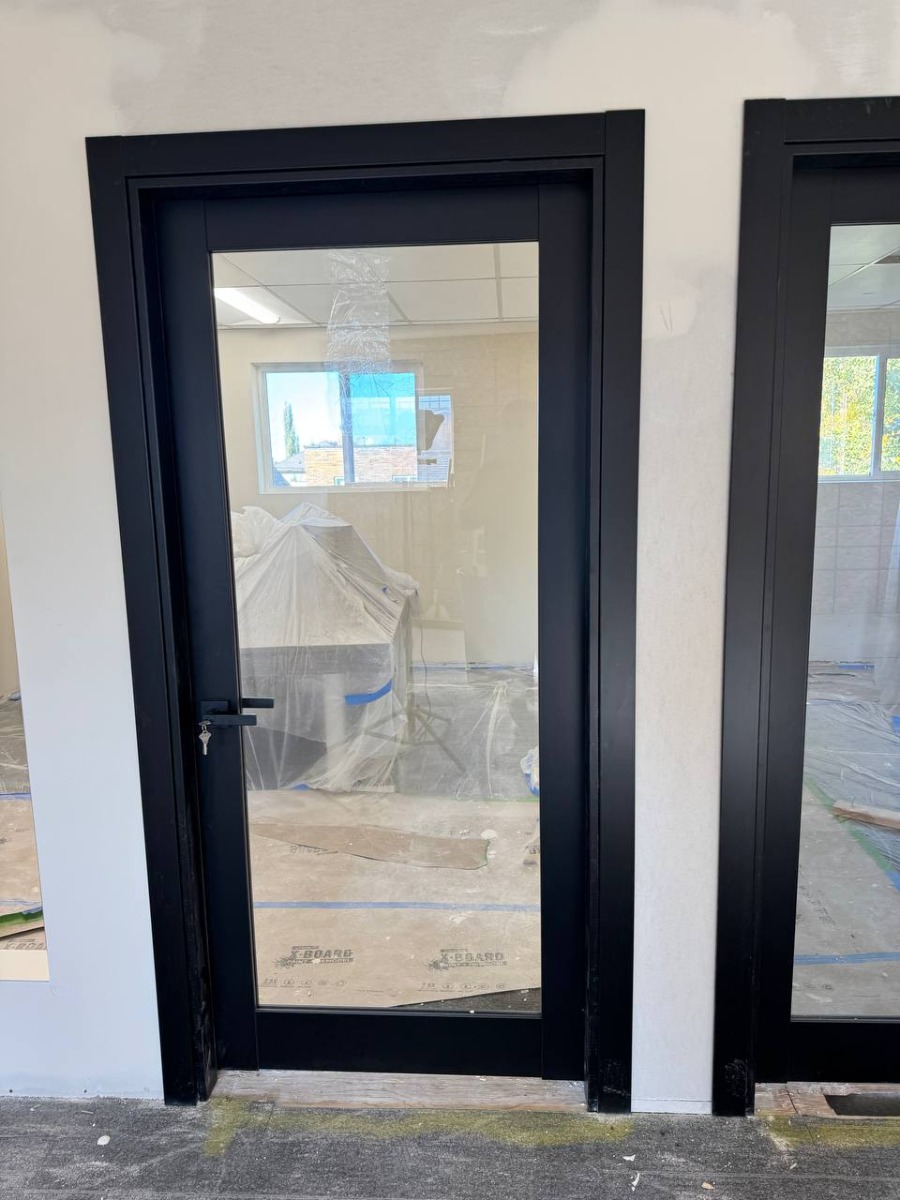 Lucia 2166 matte black