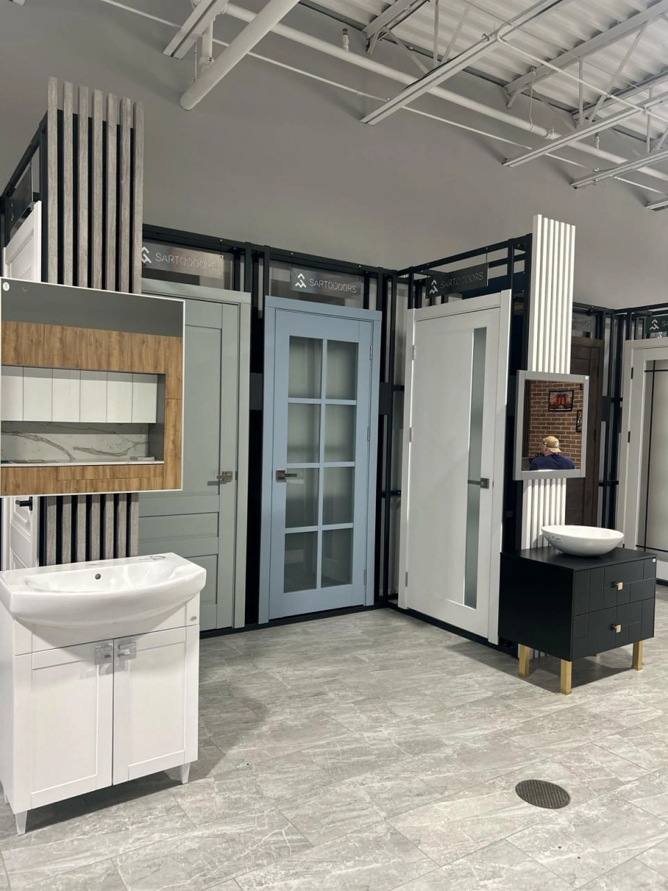 Showroom & Pick-Up, Chicago, Illinois